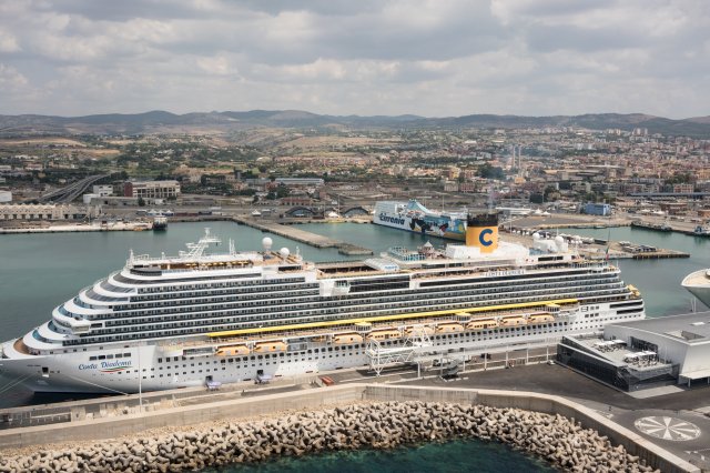 costa diadema at terminal amerigo vespucci 2